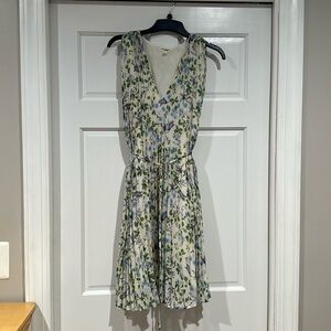 Beautiful Blue Floral pleated Midi Dress Size XS